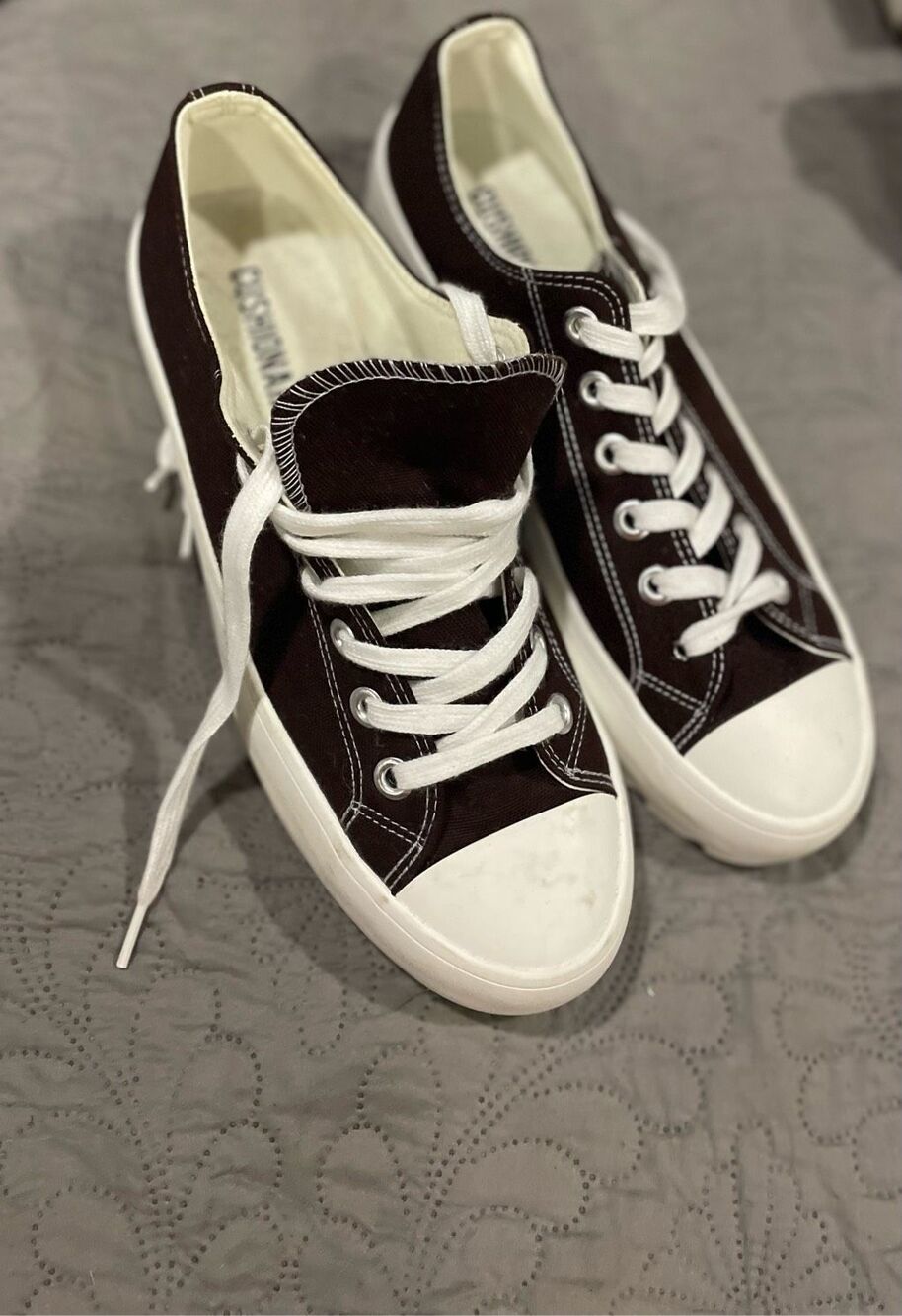 Cushionaire Black and White Tennis Shoes Women’s 9